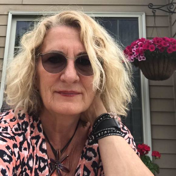 Meet your Posher, Eva - Picture 1 of 1